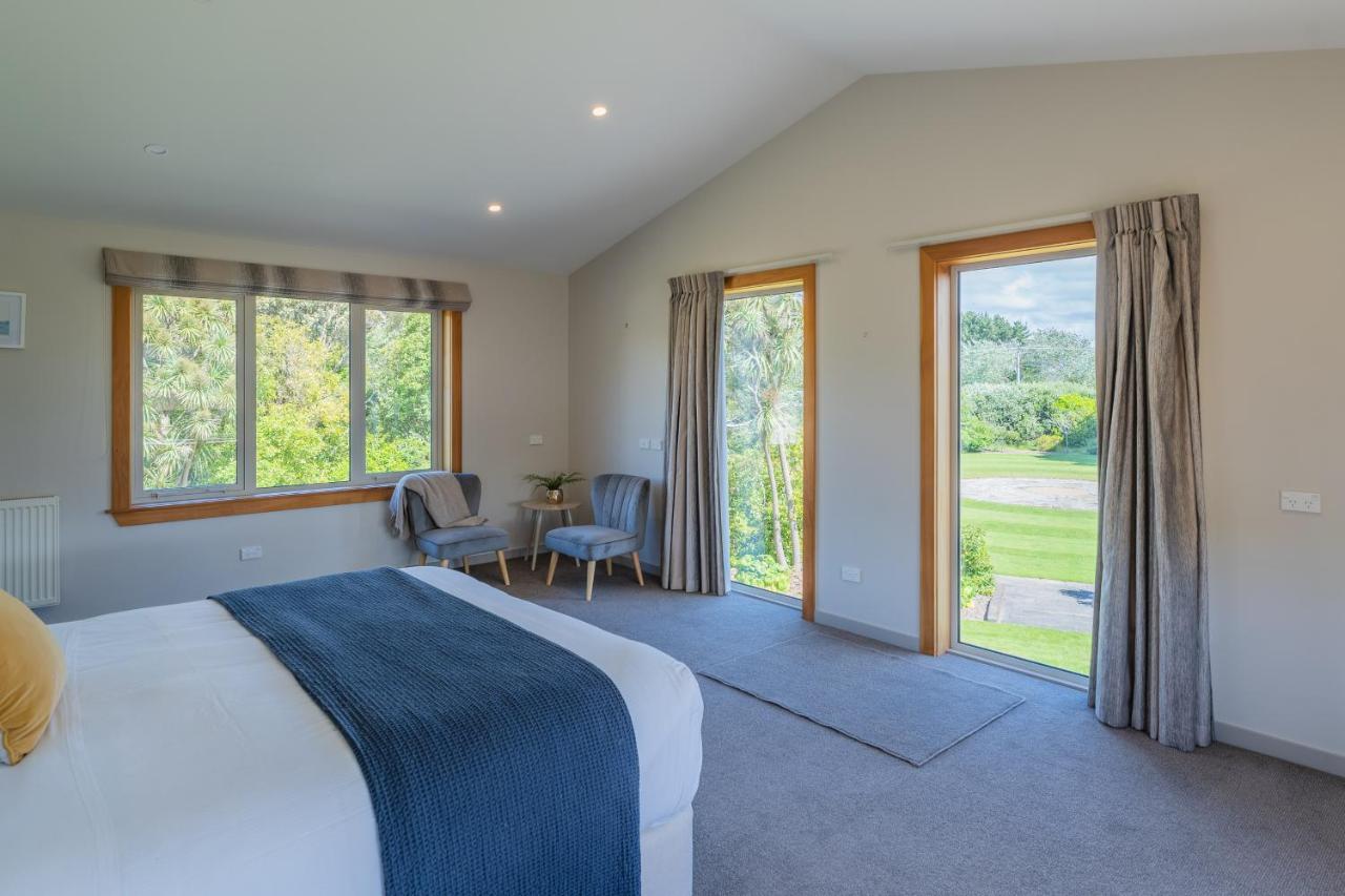Anam Cara Gardens Luxury Villa Private Bedrooms And Ensuite Bathrooms Sleeps 9 Otaki ภายนอก รูปภาพ
