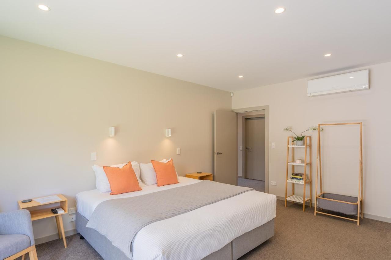 Anam Cara Gardens Luxury Villa Private Bedrooms And Ensuite Bathrooms Sleeps 9 Otaki ภายนอก รูปภาพ