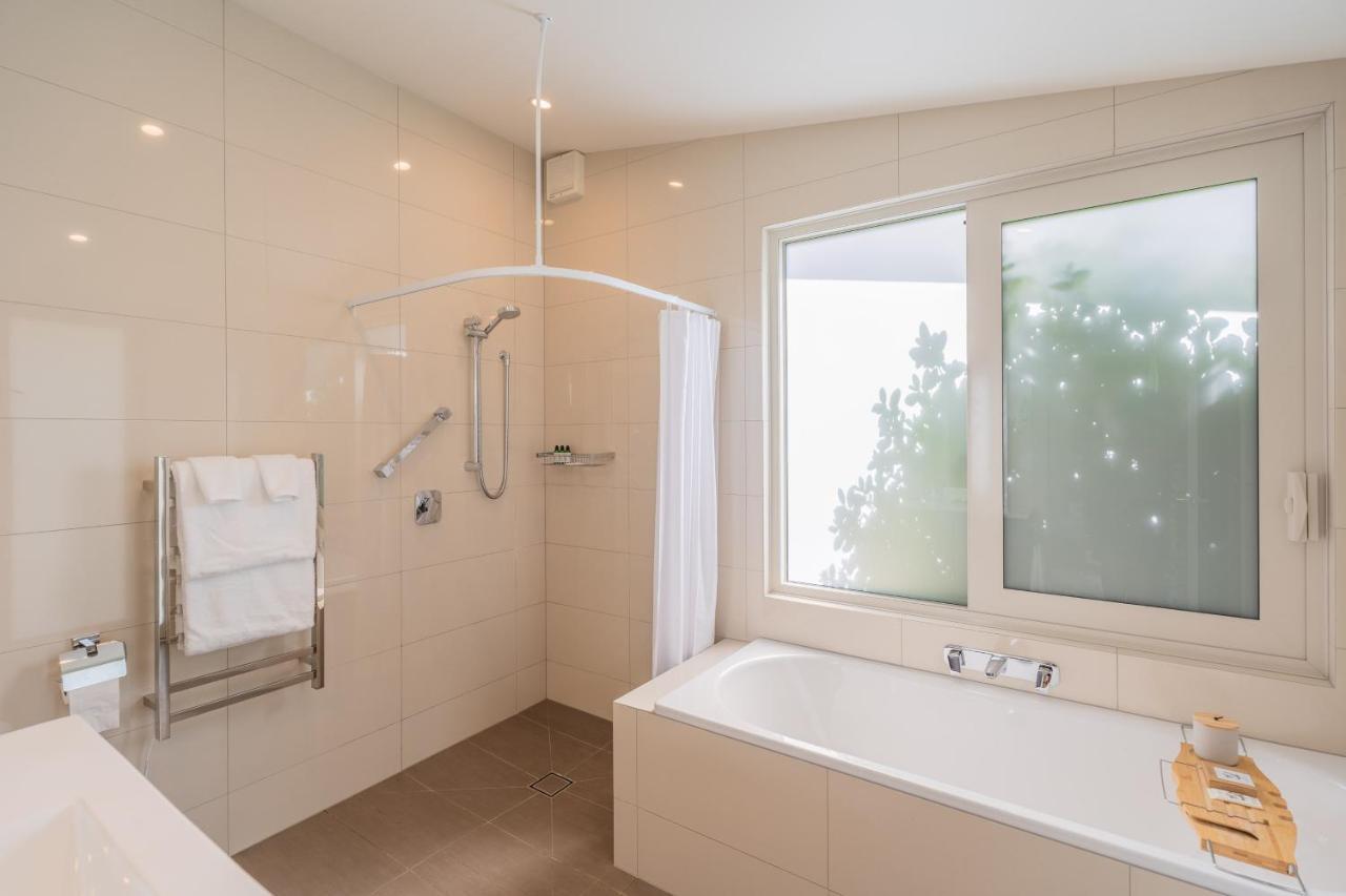 Anam Cara Gardens Luxury Villa Private Bedrooms And Ensuite Bathrooms Sleeps 9 Otaki ภายนอก รูปภาพ