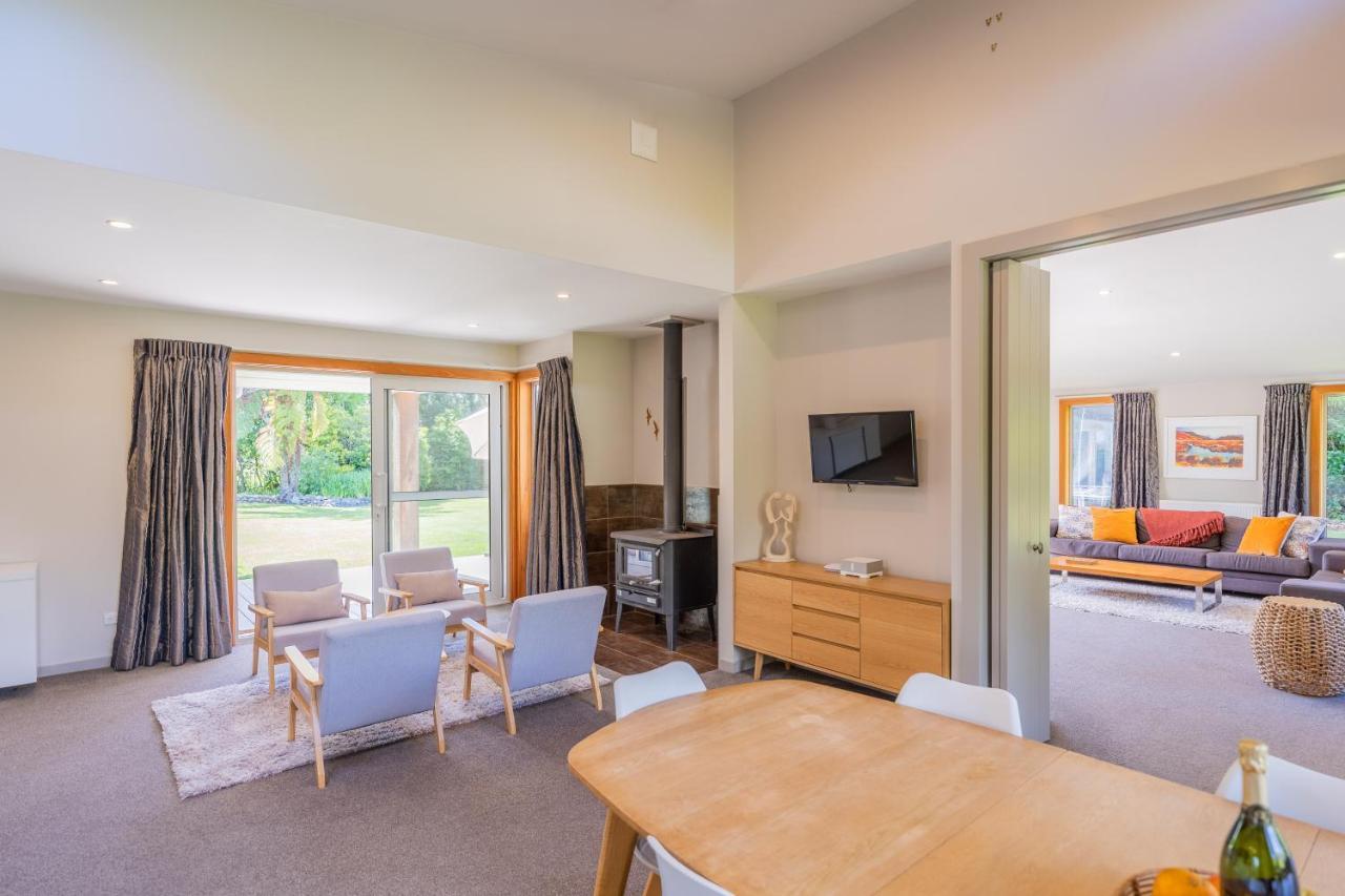 Anam Cara Gardens Luxury Villa Private Bedrooms And Ensuite Bathrooms Sleeps 9 Otaki ภายนอก รูปภาพ