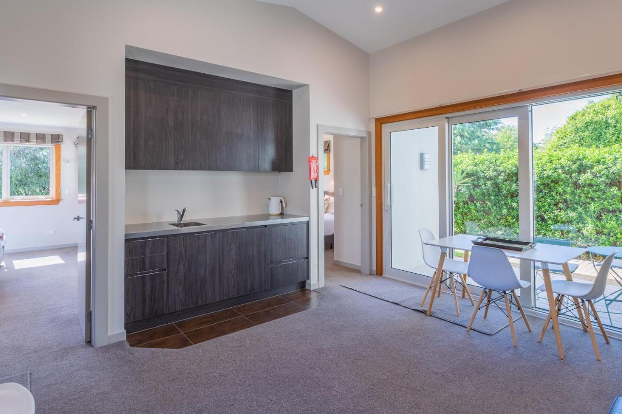 Anam Cara Gardens Luxury Villa Private Bedrooms And Ensuite Bathrooms Sleeps 9 Otaki ภายนอก รูปภาพ