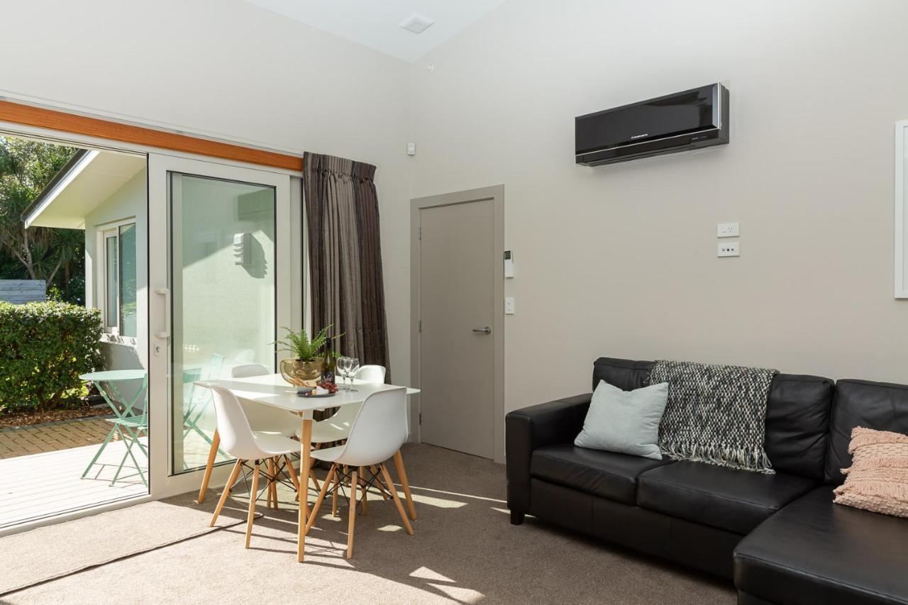 Anam Cara Gardens Luxury Villa Private Bedrooms And Ensuite Bathrooms Sleeps 9 Otaki ภายนอก รูปภาพ