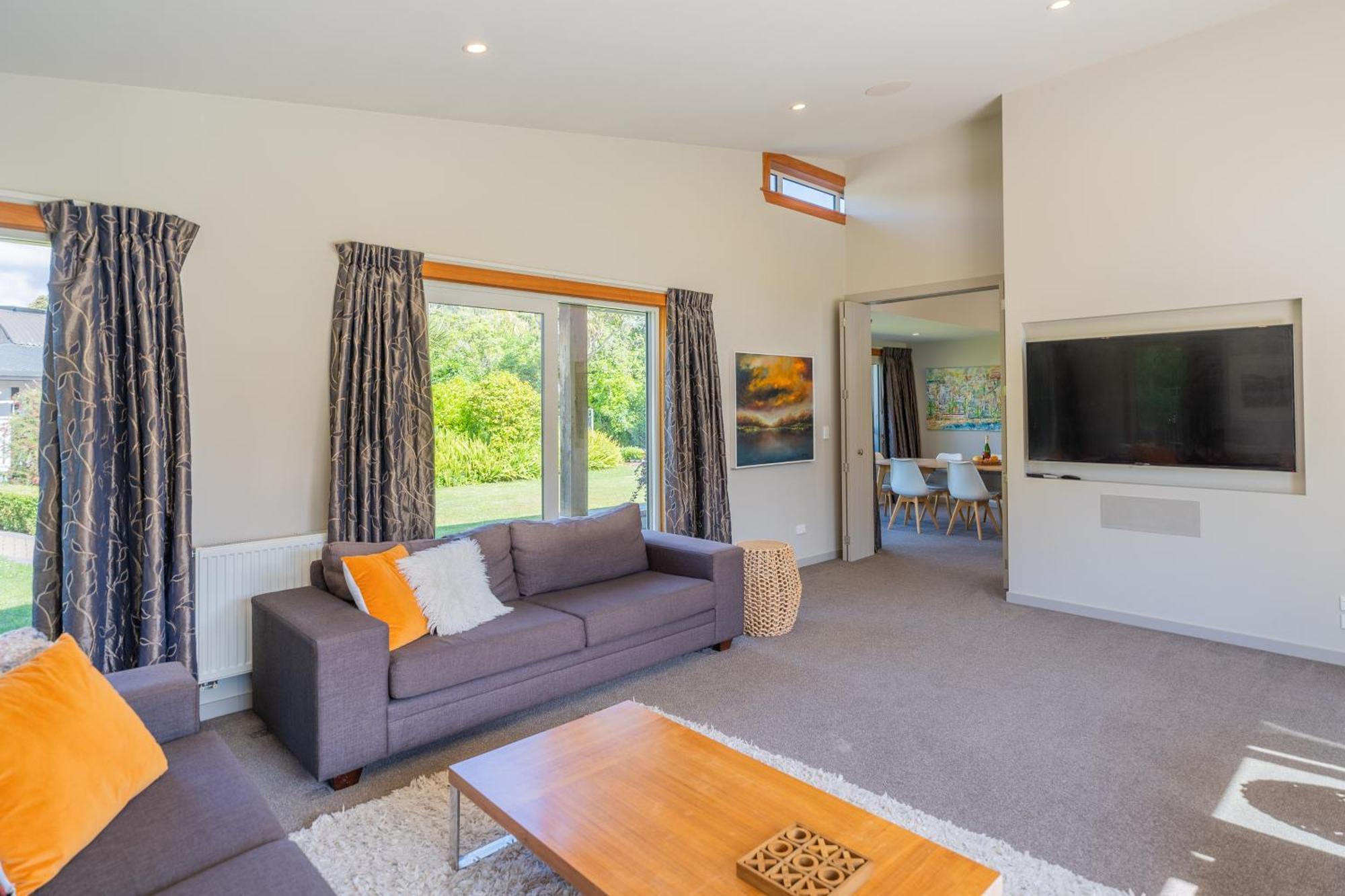 Anam Cara Gardens Luxury Villa Private Bedrooms And Ensuite Bathrooms Sleeps 9 Otaki ภายนอก รูปภาพ